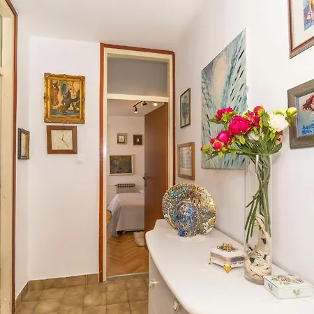 Apartment With A Parking Space - 22841 Split