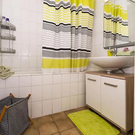 With A Parking Space - 22841 Apartment Split